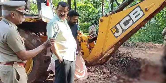 ആനയെ കൊന്ന് കുഴിച്ചുമൂടിയ സംഭവം; പ്രതികൾക്കായി വനം വകുപ്പിന്റെ തിരച്ചിൽ ആനയെ കൊന്ന് കുഴിച്ചുമൂടിയ സംഭവം; പ്രതികൾക്കായി വനം വകുപ്പിന്റെ തിരച്ചിൽ