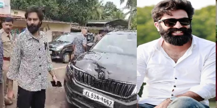 നടന് ജിപിയുടെ കാര് അപകടത്തില്പ്പെട്ടു നടന് ജിപിയുടെ കാര് അപകടത്തില്പ്പെട്ടു
