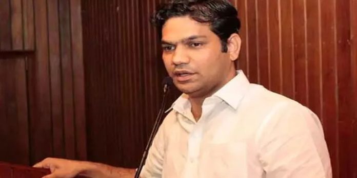 കേരളത്തിന്റെ തലസ്ഥാനം കൊച്ചിയാക്കണമെന്ന് ഹൈബി ഈഡന് ; അപ്രായോഗികമെന്ന് മുഖ്യമന്ത്രി കേരളത്തിന്റെ തലസ്ഥാനം കൊച്ചിയാക്കണമെന്ന് ഹൈബി ഈഡന് ; അപ്രായോഗികമെന്ന് മുഖ്യമന്ത്രി