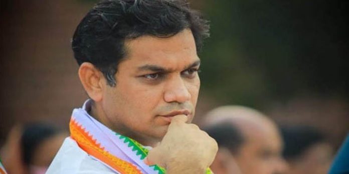 തലസ്ഥാനം കൊച്ചിയാക്കണമെന്ന ഹൈബി ഈഡന്റെ സ്വകാര്യ ബില്ലിൽ വെട്ടിലായി കോൺഗ്രസ് തലസ്ഥാനം കൊച്ചിയാക്കണമെന്ന ഹൈബി ഈഡന്റെ സ്വകാര്യ ബില്ലിൽ വെട്ടിലായി കോൺഗ്രസ്