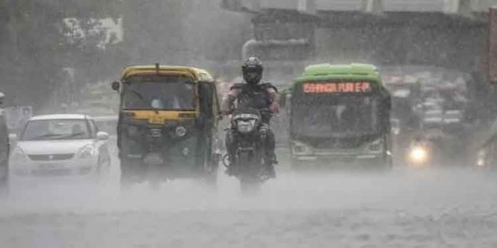 ഉത്തരേന്ത്യയില് കനത്ത മഴ തുടരുന്നു ; രാജസ്ഥാനില് 4 മരണം ഉത്തരേന്ത്യയില് കനത്ത മഴ തുടരുന്നു ; രാജസ്ഥാനില് 4 മരണം