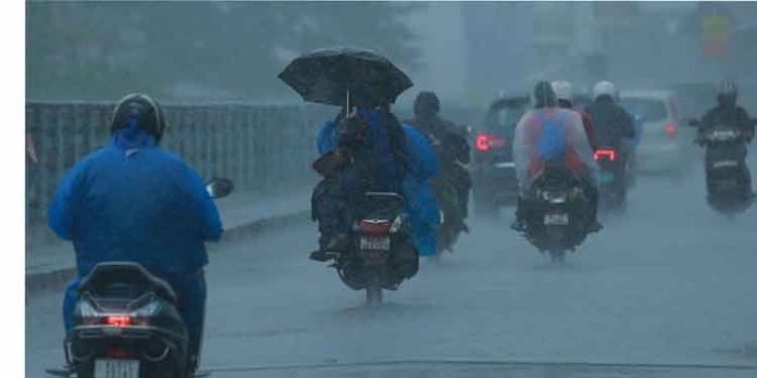 വീണ്ടും മഴ അറിയിപ്പ് ; ഓറഞ്ച് അലര്ട്ട് 2 ജില്ലകളിൽ, വടക്കൻ കേരളത്തിൽ ശക്തമായ മഴ തുടരും വീണ്ടും മഴ അറിയിപ്പ് ; ഓറഞ്ച് അലര്ട്ട് 2 ജില്ലകളിൽ, വടക്കൻ കേരളത്തിൽ ശക്തമായ മഴ തുടരും
