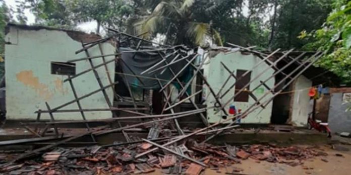 നെടുമ്പാശേരിയിൽ ശക്തമായ മഴയിൽ വീട് തകർന്നു; രണ്ട് പേർക്ക് പരുക്കേറ്റു നെടുമ്പാശേരിയിൽ ശക്തമായ മഴയിൽ വീട് തകർന്നു; രണ്ട് പേർക്ക് പരുക്കേറ്റു