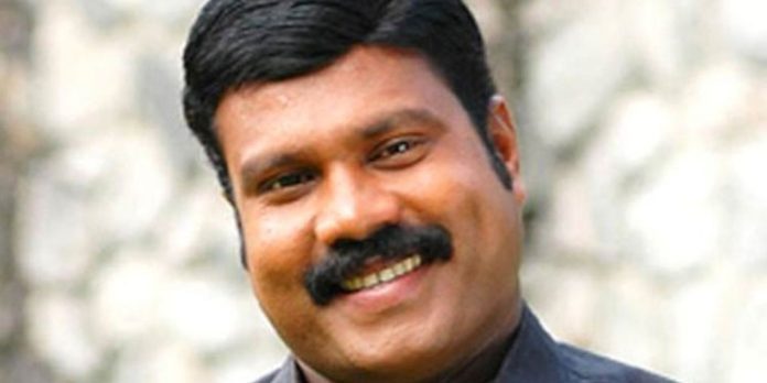 ചാലക്കുടിയില് കലാഭവന് മണി സ്മാരകത്തെച്ചൊല്ലി ഭരണ പ്രതിപക്ഷ പോര് ചാലക്കുടിയില് കലാഭവന് മണി സ്മാരകത്തെച്ചൊല്ലി ഭരണ പ്രതിപക്ഷ പോര്