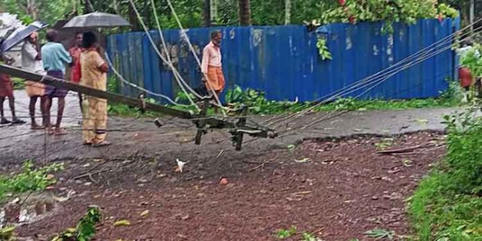 മഴക്കെടുതി ; വൈദ്യുതി ബോര്ഡിന് 42.64 കോടി രൂപ നഷ്ടം മഴക്കെടുതി ; വൈദ്യുതി ബോര്ഡിന് 42.64 കോടി രൂപ നഷ്ടം