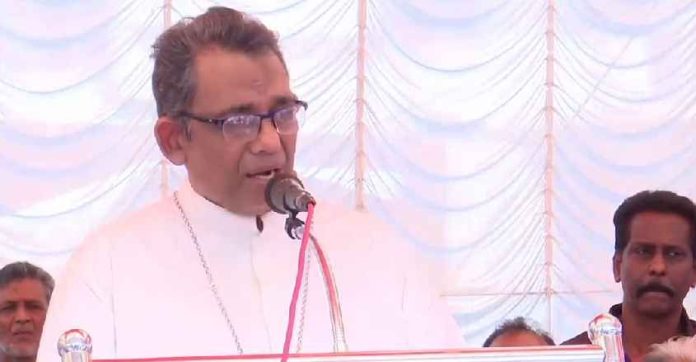 മണിപ്പുർ കലാപം ; പ്രധാനമന്ത്രി മൗനം വെടിയണമെന്ന് കൊല്ലം ലത്തീൻ രൂപതാ ബിഷപ്പ് മണിപ്പുർ കലാപം ; പ്രധാനമന്ത്രി മൗനം വെടിയണമെന്ന് കൊല്ലം ലത്തീൻ രൂപതാ ബിഷപ്പ്