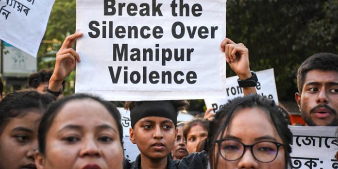 മണിപ്പൂരില് സത്രീകളെ നഗ്നരാക്കി നടത്തിയ സംഭവം ; സിബിഐ അന്വേഷിക്കും മണിപ്പൂരില് സത്രീകളെ നഗ്നരാക്കി നടത്തിയ സംഭവം ; സിബിഐ അന്വേഷിക്കും
