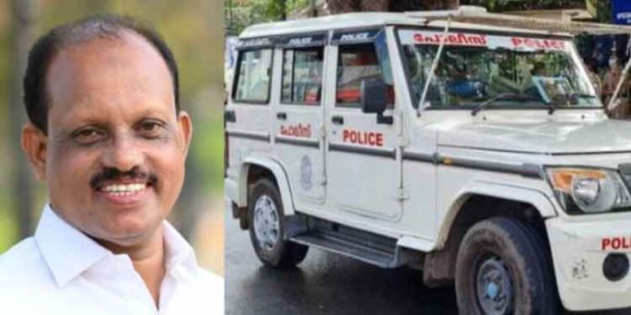 മന്ത്രിയുടെ വാഹനത്തിന് സൈഡ് കൊടുത്തില്ലെന്ന് ആരോപിച്ച് പോലീസ് മർദ്ദിച്ചതായി പരാതി മന്ത്രിയുടെ വാഹനത്തിന് സൈഡ് കൊടുത്തില്ലെന്ന് ആരോപിച്ച് പോലീസ് മർദ്ദിച്ചതായി പരാതി