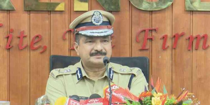 കരിഞ്ചന്തയും പൂഴ്ത്തിവയ്പ്പും കണ്ടെത്തുന്നതിന് സ്പെഷ്യല് ബ്രാഞ്ച് ഉദ്യോഗസ്ഥരെ നിയോഗിക്കാന് നിര്ദ്ദേശം കരിഞ്ചന്തയും പൂഴ്ത്തിവയ്പ്പും കണ്ടെത്തുന്നതിന് സ്പെഷ്യല് ബ്രാഞ്ച് ഉദ്യോഗസ്ഥരെ നിയോഗിക്കാന് നിര്ദ്ദേശം