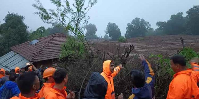 മഹാരാഷ്ട്രയിലെ മണ്ണിടിച്ചിലില് മരണം 16 ആയി ; 50 ഓളം വീടുകള് മണ്ണിനടിയില് മഹാരാഷ്ട്രയിലെ മണ്ണിടിച്ചിലില് മരണം 16 ആയി ; 50 ഓളം വീടുകള് മണ്ണിനടിയില്