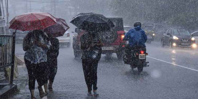 കേരളത്തിൽ മൂന്ന് ദിവസം വ്യാപക മഴയ്ക്ക് സാധ്യത കേരളത്തിൽ മൂന്ന് ദിവസം വ്യാപക മഴയ്ക്ക് സാധ്യത