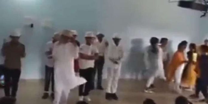 നാടകത്തിൽ ഹിന്ദു കുട്ടികൾ മുസ്ലിം കഥാപാത്രങ്ങളായി അഭിനയിച്ചു; സ്കൂൾ പ്രിൻസിപ്പലിന് സസ്പെൻഷൻ നാടകത്തിൽ ഹിന്ദു കുട്ടികൾ മുസ്ലിം കഥാപാത്രങ്ങളായി അഭിനയിച്ചു; സ്കൂൾ പ്രിൻസിപ്പലിന് സസ്പെൻഷൻ