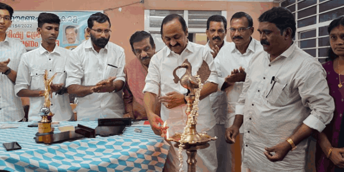 മനുഷ്യ വിഭവശേഷി കടൽ കടന്ന് പോകുന്നത് തടയണം ; വി.ഡി.സതീശൻ മനുഷ്യ വിഭവശേഷി കടൽ കടന്ന് പോകുന്നത് തടയണം ; വി.ഡി.സതീശൻ