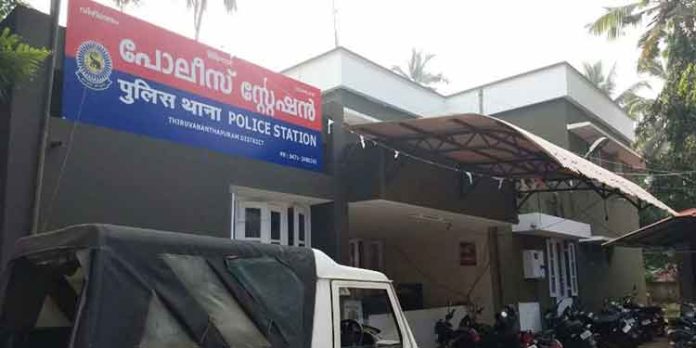 പോലീസ് സ്റ്റേഷനിൽ നിന്നും തൊണ്ടിമുതലായ ബൈക്ക് മോഷ്ടിച്ചു പോലീസ് സ്റ്റേഷനിൽ നിന്നും തൊണ്ടിമുതലായ ബൈക്ക് മോഷ്ടിച്ചു