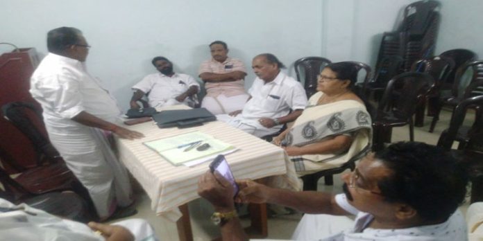 തടി ലോഡിങ് തൊഴിലാളികളുടെ കൂലി വര്ധിപ്പിക്കണം തടി ലോഡിങ് തൊഴിലാളികളുടെ കൂലി വര്ധിപ്പിക്കണം