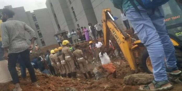 കോയമ്പത്തൂരില് കോളജ് ഹോസ്റ്റലിന്റെ മതില് ഇടിഞ്ഞു വീണു ; നാലുപേര് മരിച്ചു കോയമ്പത്തൂരില് കോളജ് ഹോസ്റ്റലിന്റെ മതില് ഇടിഞ്ഞു വീണു ; നാലുപേര് മരിച്ചു