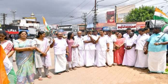 പത്തനംതിട്ട നഗരം കേരളത്തില് തന്നെ വികസനമുരടിപ്പുള്ള പ്രദേശമായി – അഡ്വ. പഴകുളം മധു പത്തനംതിട്ട നഗരം കേരളത്തില് തന്നെ വികസനമുരടിപ്പുള്ള പ്രദേശമായി – അഡ്വ. പഴകുളം മധു