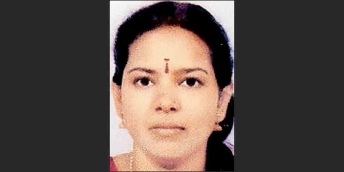 മകനൊപ്പം യാത്ര ചെയ്യവെ ബൈക്കിൽനിന്ന് വീണു ; പാലായിൽ ഗൃഹനാഥയ്ക്ക് ദാരുണാന്ത്യം മകനൊപ്പം യാത്ര ചെയ്യവെ ബൈക്കിൽനിന്ന് വീണു ; പാലായിൽ ഗൃഹനാഥയ്ക്ക് ദാരുണാന്ത്യം