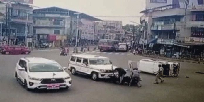 കൊട്ടാരക്കരയിലെ ആംബുലന്സ് അപകടം ; പോലീസ് ഡ്രൈവര്ക്കും ആംബുലന്സ് ഡ്രൈവര്ക്കുമെതിരെ കേസ് കൊട്ടാരക്കരയിലെ ആംബുലന്സ് അപകടം ; പോലീസ് ഡ്രൈവര്ക്കും ആംബുലന്സ് ഡ്രൈവര്ക്കുമെതിരെ കേസ്