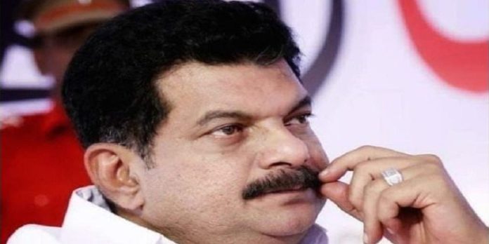 മിച്ചഭൂമി കേസ് : പി.വി അൻവറിന് സര്ക്കാരില് നിന്ന് വഴിവിട്ട സഹായം കിട്ടിയെന്ന വിമര്ശനം ശക്തം മിച്ചഭൂമി കേസ് : പി.വി അൻവറിന് സര്ക്കാരില് നിന്ന് വഴിവിട്ട സഹായം കിട്ടിയെന്ന വിമര്ശനം ശക്തം