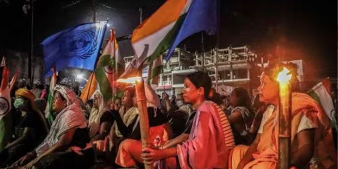 മണിപ്പൂരില് ഇന്റർനെറ്റ് ഭാഗികമായി പുന:സ്ഥാപിക്കും ; സാമൂഹിക മാധ്യമങ്ങള്ക്ക് വിലക്ക് തുടരും മണിപ്പൂരില് ഇന്റർനെറ്റ് ഭാഗികമായി പുന:സ്ഥാപിക്കും ; സാമൂഹിക മാധ്യമങ്ങള്ക്ക് വിലക്ക് തുടരും