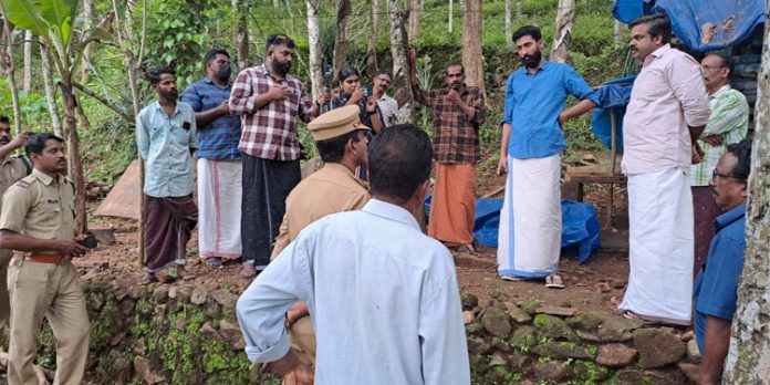 അതുമ്പുംകുളത്തെ കടുവ ആക്രമണം ; അടിയന്തര നടപടികൾ സ്വീകരിക്കണം – എംഎൽഎ വനമന്ത്രിയ്ക്ക് കത്ത് നൽകി അതുമ്പുംകുളത്തെ കടുവ ആക്രമണം ; അടിയന്തര നടപടികൾ സ്വീകരിക്കണം – എംഎൽഎ വനമന്ത്രിയ്ക്ക് കത്ത് നൽകി