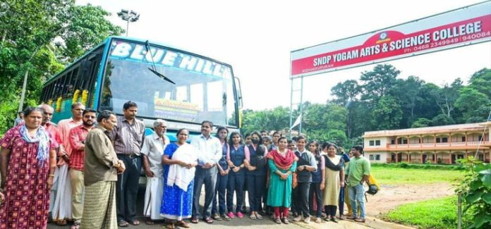 ബസ് റൂട്ടിന് സ്വീകരണം നല്കി ബസ് റൂട്ടിന് സ്വീകരണം നല്കി