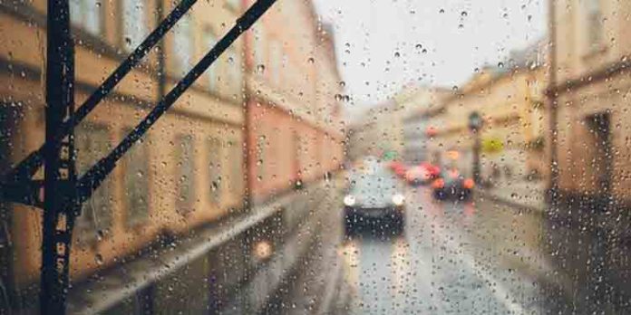 വിനോദമാവാം ; പെരുമഴകാലത്തെ യാത്രകളില് ശ്രദ്ധ വേണം വിനോദമാവാം ; പെരുമഴകാലത്തെ യാത്രകളില് ശ്രദ്ധ വേണം