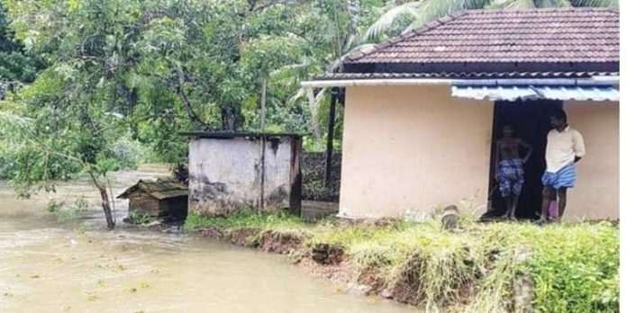 വെള്ളത്തിൻ്റെ വരവ് ശക്തമായതോടെ വരട്ടാർ തീരത്തെ വീടുകൾ അപകട ഭീഷണിയിൽ വെള്ളത്തിൻ്റെ വരവ് ശക്തമായതോടെ വരട്ടാർ തീരത്തെ വീടുകൾ അപകട ഭീഷണിയിൽ