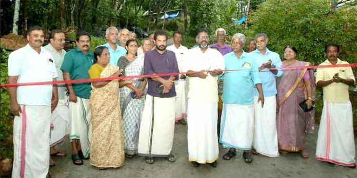 ഗീതാഞ്ജലിപടി – കലതിവിള പടി റോഡ് ഡെപ്യൂട്ടി സ്പീക്കര് നാടിന് സമര്പ്പിച്ചു ഗീതാഞ്ജലിപടി – കലതിവിള പടി റോഡ് ഡെപ്യൂട്ടി സ്പീക്കര് നാടിന് സമര്പ്പിച്ചു