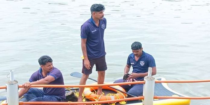 പാലത്തിൽ നിന്ന് ചാടി ദമ്പതികളുടെ ആത്മഹത്യാ ശ്രമം; ഭാര്യയെ രക്ഷപ്പെടുത്തി പാലത്തിൽ നിന്ന് ചാടി ദമ്പതികളുടെ ആത്മഹത്യാ ശ്രമം; ഭാര്യയെ രക്ഷപ്പെടുത്തി