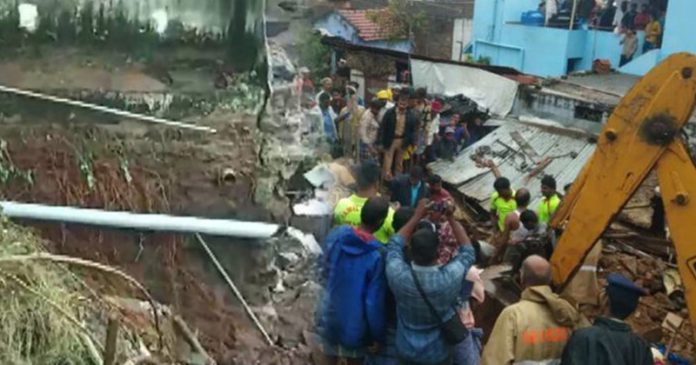 സ്വകാര്യ കോളേജ് ഹോസ്റ്റലിന്റെ മതിൽ തകർന്നു ; അഞ്ചു പേർക്ക് ദാരുണാന്ത്യം സ്വകാര്യ കോളേജ് ഹോസ്റ്റലിന്റെ മതിൽ തകർന്നു ; അഞ്ചു പേർക്ക് ദാരുണാന്ത്യം