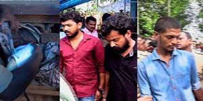 പട്ടിമറ്റത്ത് ആനക്കൊമ്പ് വിൽക്കാൻ ശ്രമിക്കുന്നതിനിടെ നാലുപേർ പിടിയിൽ പട്ടിമറ്റത്ത് ആനക്കൊമ്പ് വിൽക്കാൻ ശ്രമിക്കുന്നതിനിടെ നാലുപേർ പിടിയിൽ