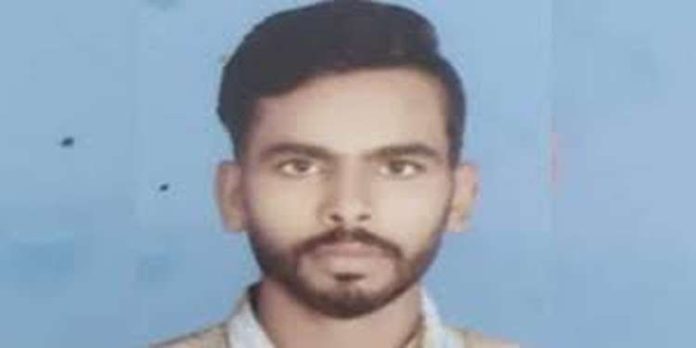 മഴക്കെടുതിയിൽ വീണ്ടും മരണം: തോട്ടപ്പള്ളി പൊഴിയിൽ വള്ളം മറിഞ്ഞ് കാണാതായ തൊഴിലാളി മരിച്ചു മഴക്കെടുതിയിൽ വീണ്ടും മരണം: തോട്ടപ്പള്ളി പൊഴിയിൽ വള്ളം മറിഞ്ഞ് കാണാതായ തൊഴിലാളി മരിച്ചു