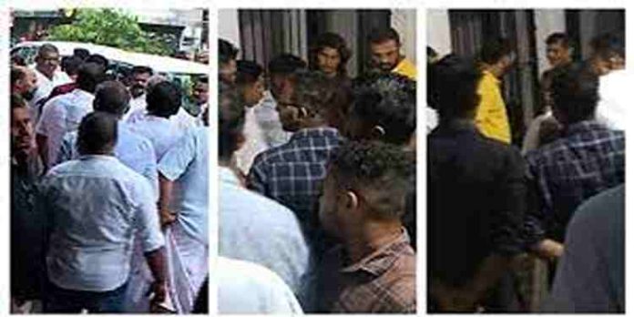 കസ്റ്റഡിയിലെടുത്ത കെ എസ് യു പ്രവർത്തകരെ സ്റ്റേഷനിൽ നിന്ന് വിളിച്ചിറക്കി കോൺഗ്രസ് നേതാക്കൾ കസ്റ്റഡിയിലെടുത്ത കെ എസ് യു പ്രവർത്തകരെ സ്റ്റേഷനിൽ നിന്ന് വിളിച്ചിറക്കി കോൺഗ്രസ് നേതാക്കൾ