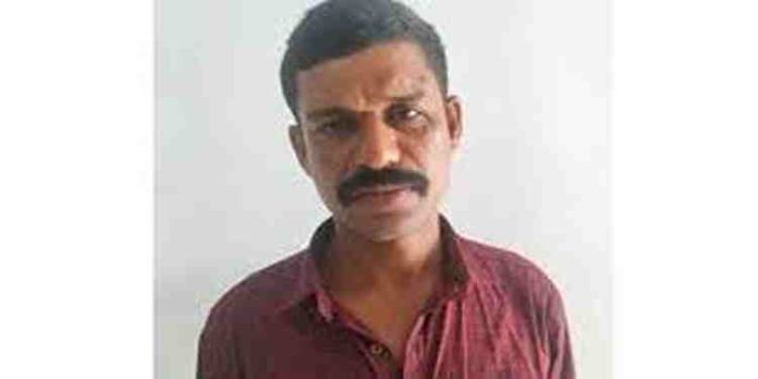 പെൺകുട്ടിയെ സ്കൂളിൽ പോകുന്ന വഴിയിൽ തട്ടിക്കൊണ്ടുപോയി പീഡിപ്പിച്ച യുവാവിന് മൂന്ന് വർഷം തടവും 30,000 രൂപ പിഴയും പെൺകുട്ടിയെ സ്കൂളിൽ പോകുന്ന വഴിയിൽ തട്ടിക്കൊണ്ടുപോയി പീഡിപ്പിച്ച യുവാവിന് മൂന്ന് വർഷം തടവും 30,000 രൂപ പിഴയും