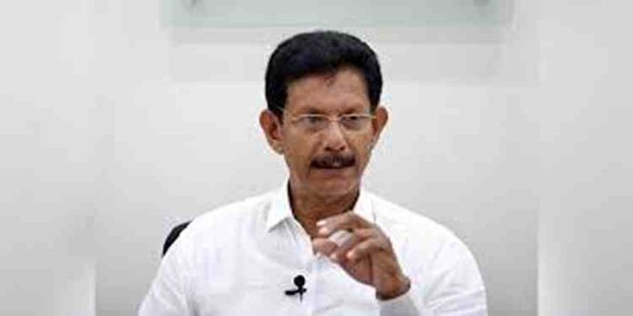 കൈവെട്ട് കേസിൽ ആറ് പ്രതികൾക്ക് കുറ്റക്കാർ; നാലു പ്രതികളെ വെറുതേവിട്ടു കൈവെട്ട് കേസിൽ ആറ് പ്രതികൾക്ക് കുറ്റക്കാർ; നാലു പ്രതികളെ വെറുതേവിട്ടു