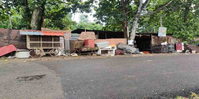 തിരുവല്ല നഗരസഭയില് ലൈസന്സില്ലാത്ത ആക്രികടയുടെ വാടക വാങ്ങുന്നത് കൗണ്സിലറർ തിരുവല്ല നഗരസഭയില് ലൈസന്സില്ലാത്ത ആക്രികടയുടെ വാടക വാങ്ങുന്നത് കൗണ്സിലറർ