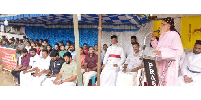 മണിപ്പൂർ വിഷയത്തിൽ ഭരണാധികാരികൾ എടുക്കുന്ന മൗനം അങ്ങേയറ്റം പ്രതിഷേധാർഹം ; അഭി കുര്യാക്കോസ് മാർ ക്ലീമിസ് മെത്രാപ്പോലീത്ത മണിപ്പൂർ വിഷയത്തിൽ ഭരണാധികാരികൾ എടുക്കുന്ന മൗനം അങ്ങേയറ്റം പ്രതിഷേധാർഹം ; അഭി കുര്യാക്കോസ് മാർ ക്ലീമിസ് മെത്രാപ്പോലീത്ത