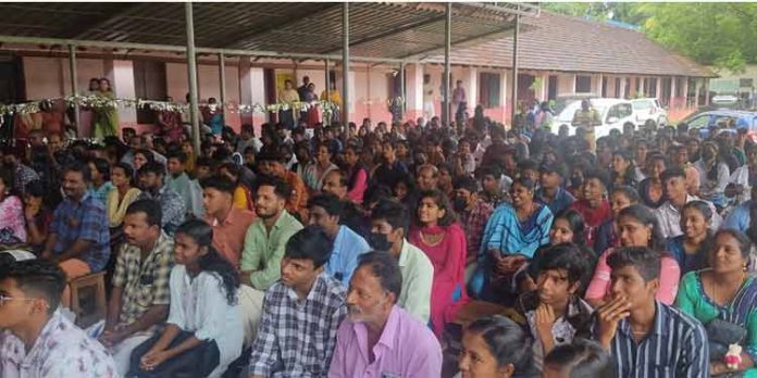കൈപ്പട്ടൂര് ഗവണ്മെന്റ് വൊക്കേഷണല് ഹയര് സെക്കന്ഡറി സ്കൂളില് പ്രവേശനോത്സവം നടത്തി കൈപ്പട്ടൂര് ഗവണ്മെന്റ് വൊക്കേഷണല് ഹയര് സെക്കന്ഡറി സ്കൂളില് പ്രവേശനോത്സവം നടത്തി