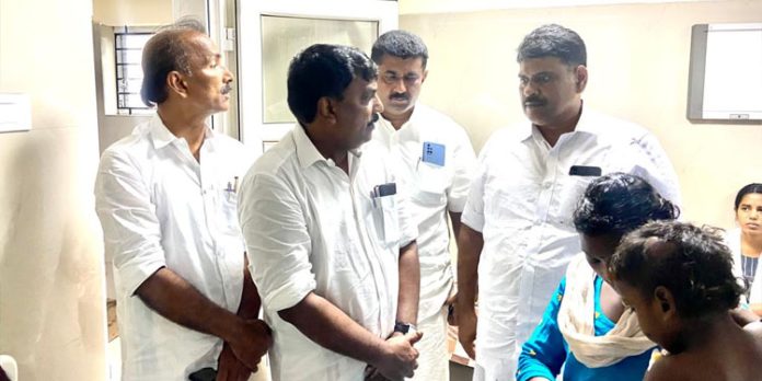 വന്യജീവി ആക്രമണത്തിനിരയായ മൂന്നുവയസുകാരനെ ഡിസിസി വൈസ് പ്രഡിഡന്റ് സന്ദർശിച്ചു വന്യജീവി ആക്രമണത്തിനിരയായ മൂന്നുവയസുകാരനെ ഡിസിസി വൈസ് പ്രഡിഡന്റ് സന്ദർശിച്ചു