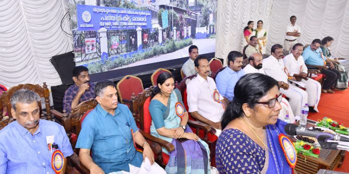 പാല് ഉല്പാദനത്തില് സ്വയം പര്യാപ്ത സംസ്ഥാനമായി കേരളത്തെ മാറ്റിയെടുക്കും : മന്ത്രി ചിഞ്ചു റാണി പാല് ഉല്പാദനത്തില് സ്വയം പര്യാപ്ത സംസ്ഥാനമായി കേരളത്തെ മാറ്റിയെടുക്കും : മന്ത്രി ചിഞ്ചു റാണി