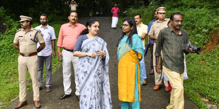 ഒരു വര്ഷത്തിനുള്ളില് കുരുമ്പന്മൂഴി പാലം യാഥാര്ഥ്യമാകും : ജില്ലാ കളക്ടര് ഒരു വര്ഷത്തിനുള്ളില് കുരുമ്പന്മൂഴി പാലം യാഥാര്ഥ്യമാകും : ജില്ലാ കളക്ടര്