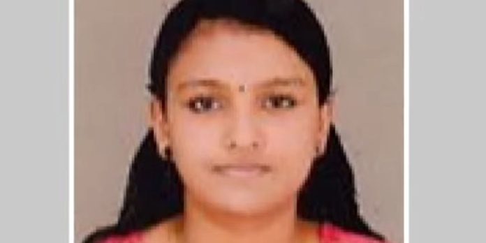 നമിതയ്ക്ക് കണ്ണീരോടെ ആദരാഞ്ജലിയർപ്പിച്ച് സഹപാഠികൾ നമിതയ്ക്ക് കണ്ണീരോടെ ആദരാഞ്ജലിയർപ്പിച്ച് സഹപാഠികൾ