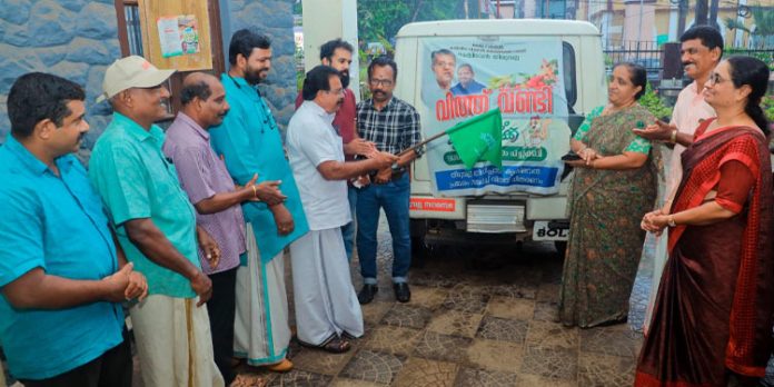 ഒരു മുറം പച്ചക്കറി കൃഷി ; വിത്ത് വണ്ടിയുടെ ഫ്ലാഗ് കർമ്മം നിർവഹിച്ചു ഒരു മുറം പച്ചക്കറി കൃഷി ; വിത്ത് വണ്ടിയുടെ ഫ്ലാഗ് കർമ്മം നിർവഹിച്ചു