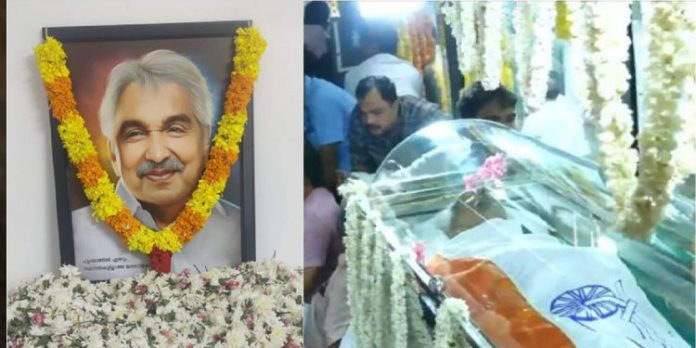 ജനനായകന് കണ്ണീര്പ്പൂക്കളോടെ വിട നല്കി ജന്മനാട് ജനനായകന് കണ്ണീര്പ്പൂക്കളോടെ വിട നല്കി ജന്മനാട്