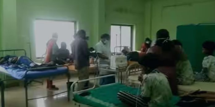 ദേഹാസ്വാസ്ഥ്യം ; കാസർകോട് 19 വിദ്യാർത്ഥികളെ ആശുപത്രിയിൽ പ്രവേശിപ്പിച്ചു ദേഹാസ്വാസ്ഥ്യം ; കാസർകോട് 19 വിദ്യാർത്ഥികളെ ആശുപത്രിയിൽ പ്രവേശിപ്പിച്ചു