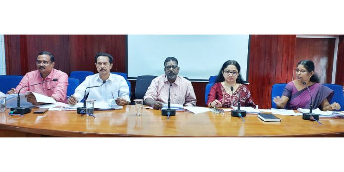 പദ്ധതികള് സമയബന്ധിതമായി പൂര്ത്തീകരിക്കണം : ഡെപ്യൂട്ടി സ്പീക്കര് ചിറ്റയം ഗോപകുമാര് പദ്ധതികള് സമയബന്ധിതമായി പൂര്ത്തീകരിക്കണം : ഡെപ്യൂട്ടി സ്പീക്കര് ചിറ്റയം ഗോപകുമാര്