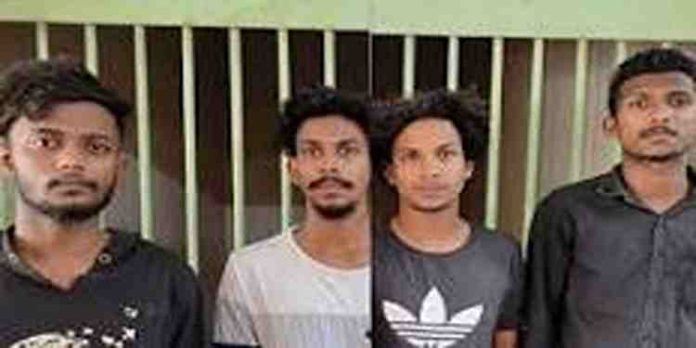 വാഹന പരിശോധനക്കിടെ കൈകാണിച്ച പോലീസുകാരെ ഇടിച്ചുതെറിപ്പിക്കാൻ ശ്രമം വാഹന പരിശോധനക്കിടെ കൈകാണിച്ച പോലീസുകാരെ ഇടിച്ചുതെറിപ്പിക്കാൻ ശ്രമം