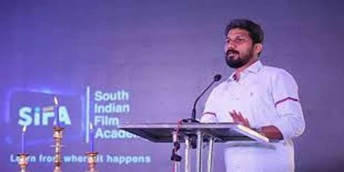 ഫിലിം ഡ്സിട്രിബ്യൂട്ടേഴ്സ് അസോസിയേഷന് പ്രസിഡന്റ് സ്ഥാനത്തേക്ക് തെരഞ്ഞെടുക്കപ്പെട്ട് ലിസ്റ്റിന് സ്റ്റീഫന് ഫിലിം ഡ്സിട്രിബ്യൂട്ടേഴ്സ് അസോസിയേഷന് പ്രസിഡന്റ് സ്ഥാനത്തേക്ക് തെരഞ്ഞെടുക്കപ്പെട്ട് ലിസ്റ്റിന് സ്റ്റീഫന്